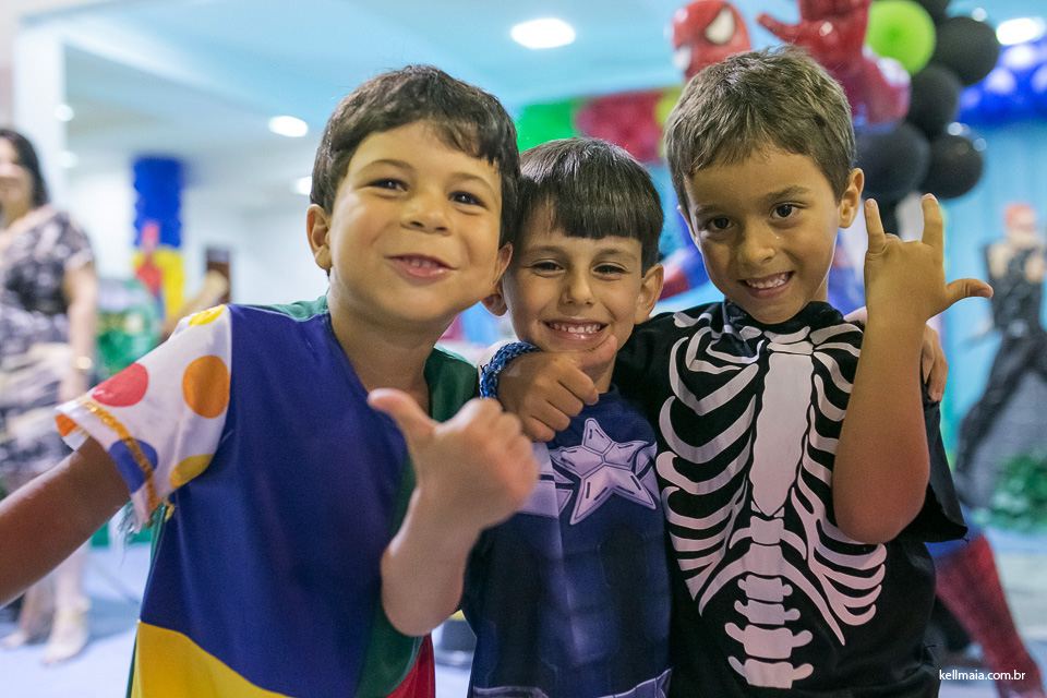 Fotográfo de aniversário infantil, 2015, Kell Maia, Vitória, ES, Arthur, 5 anos, aniversariante com amiguinhos